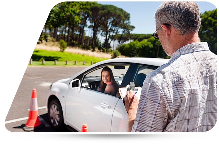 Planche de hêtre polie, teinte claire et grain fin