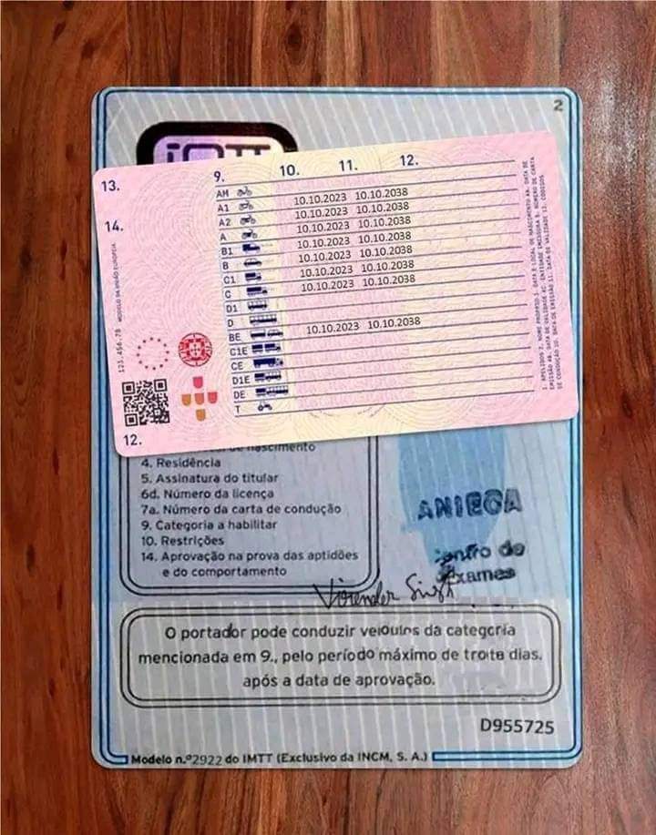 Planche de teck doré avec grain serré