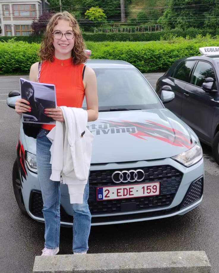 Pin Douglas brut, texture résineuse caractéristique