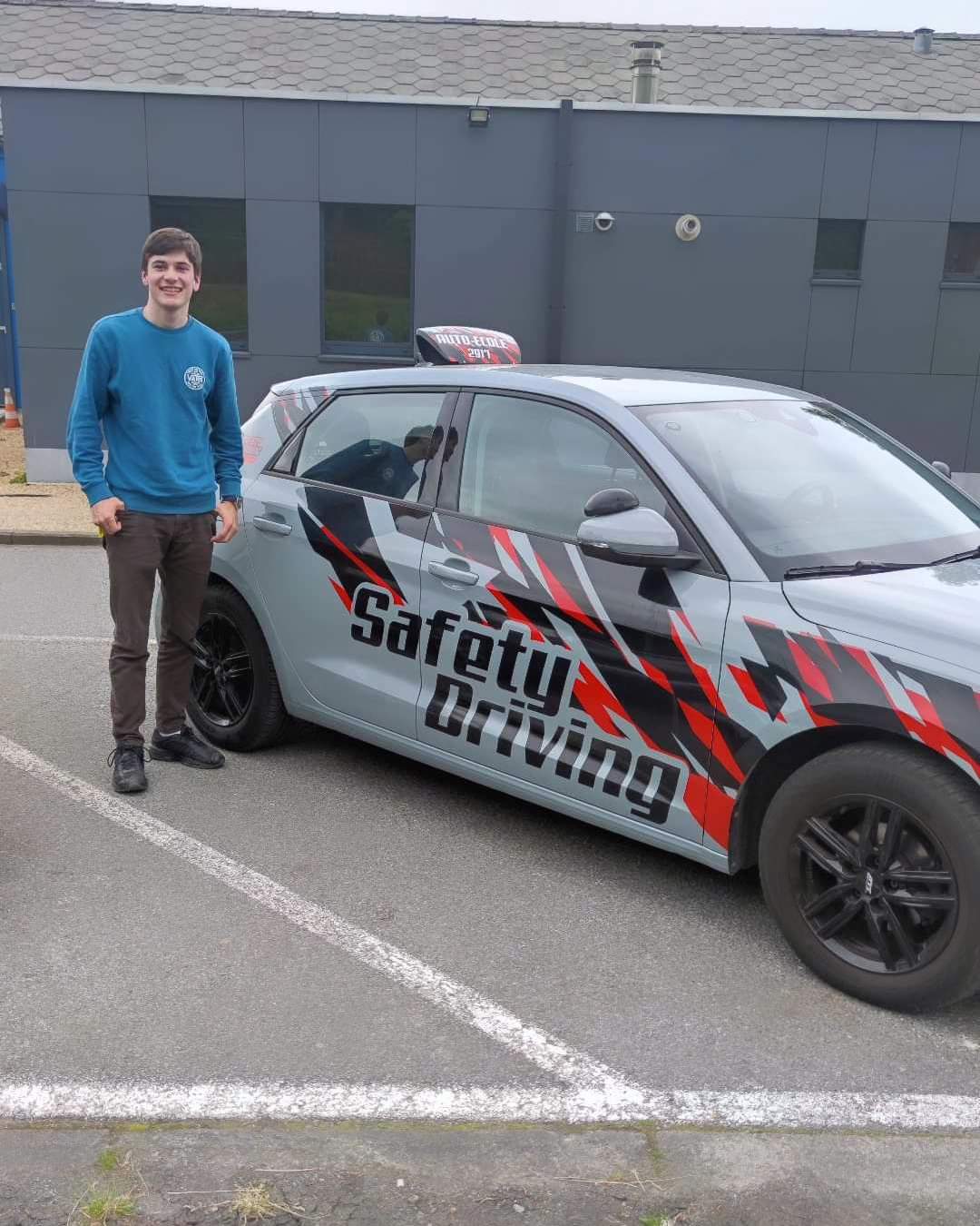 Pin Douglas brut, texture résineuse caractéristique